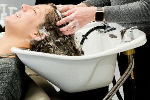 Shampoo Profissional: Para que serve, é melhor que o comum?