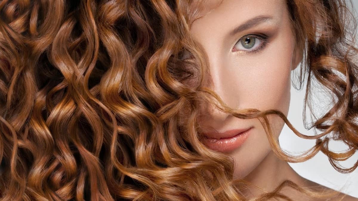 Como cuidar de cabelo ondulado: Dicas para ondas bonitas e saudáveis